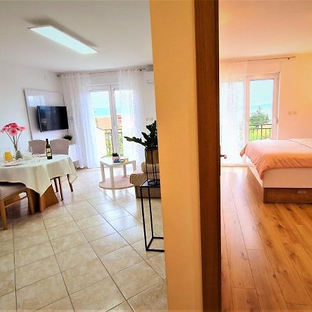 Apartment Karamarko Malinska Bagian luar foto