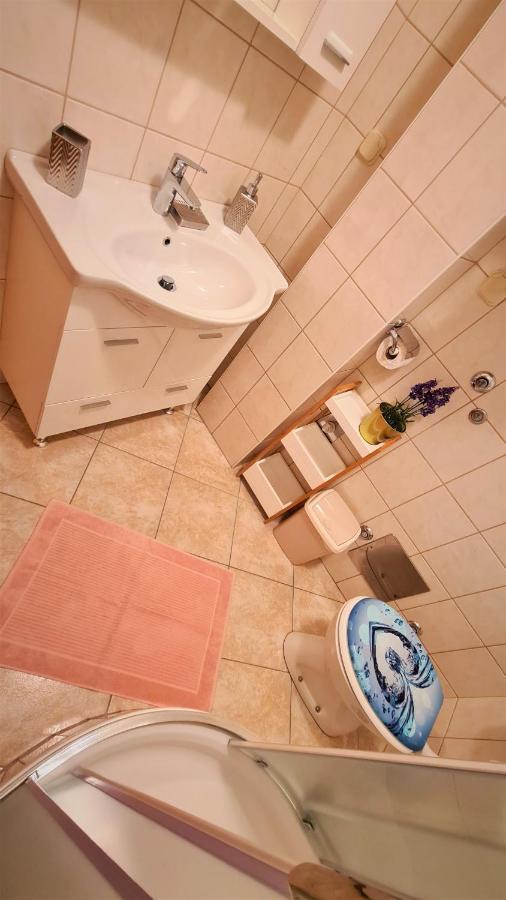 Apartment Karamarko Malinska Bagian luar foto