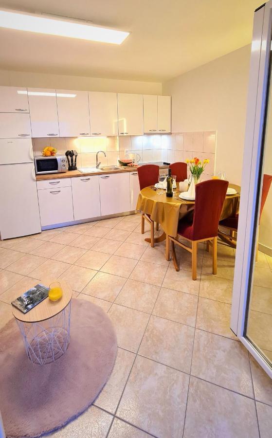 Apartment Karamarko Malinska Bagian luar foto