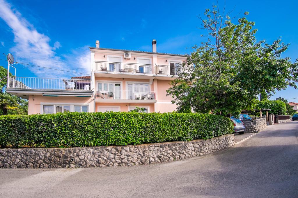 Apartment Karamarko Malinska Bagian luar foto