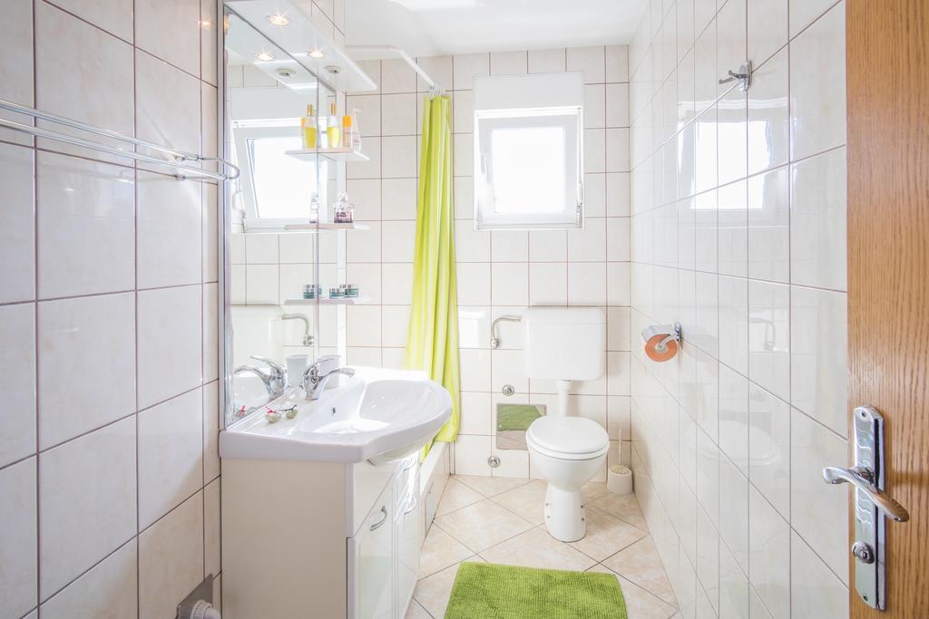 Apartment Karamarko Malinska Bagian luar foto