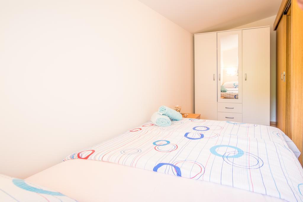 Apartment Karamarko Malinska Bagian luar foto