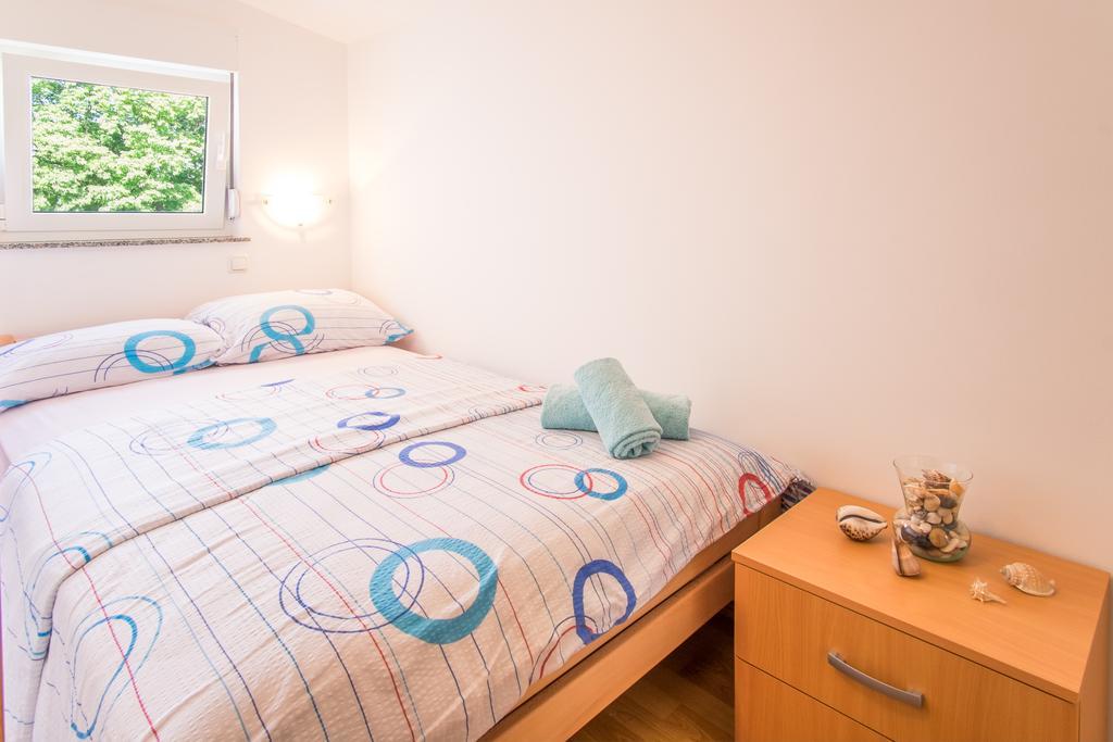 Apartment Karamarko Malinska Bagian luar foto